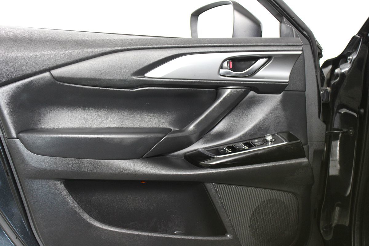 2023 Mazda CX-9 Touring photo 4