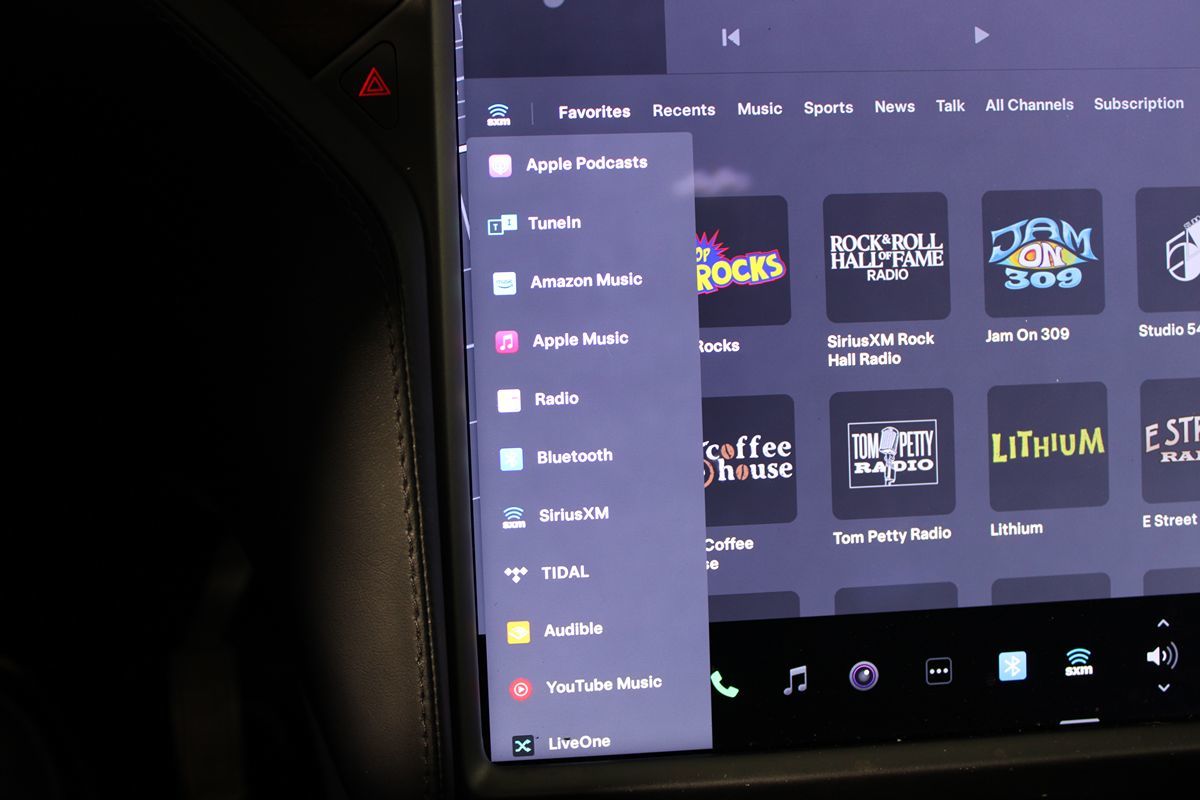 2021 Tesla Model X Long Range photo 17