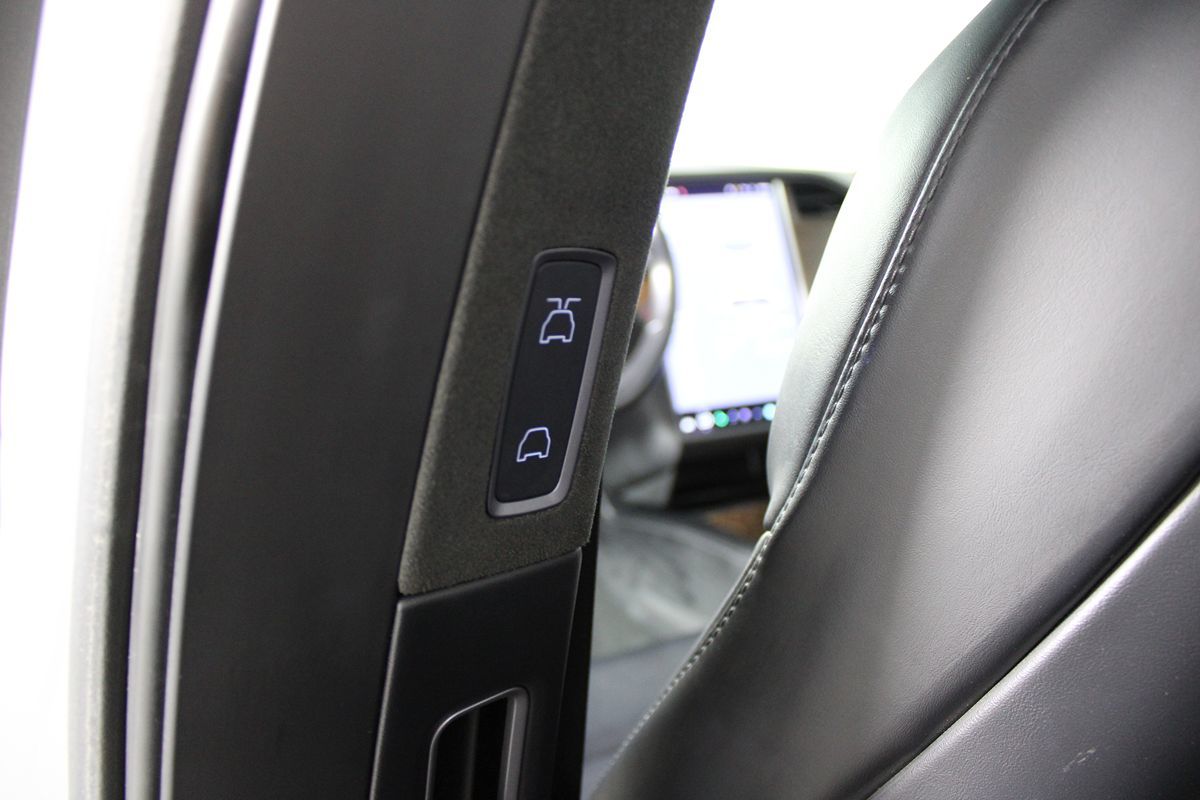 2021 Tesla Model X Long Range photo 19