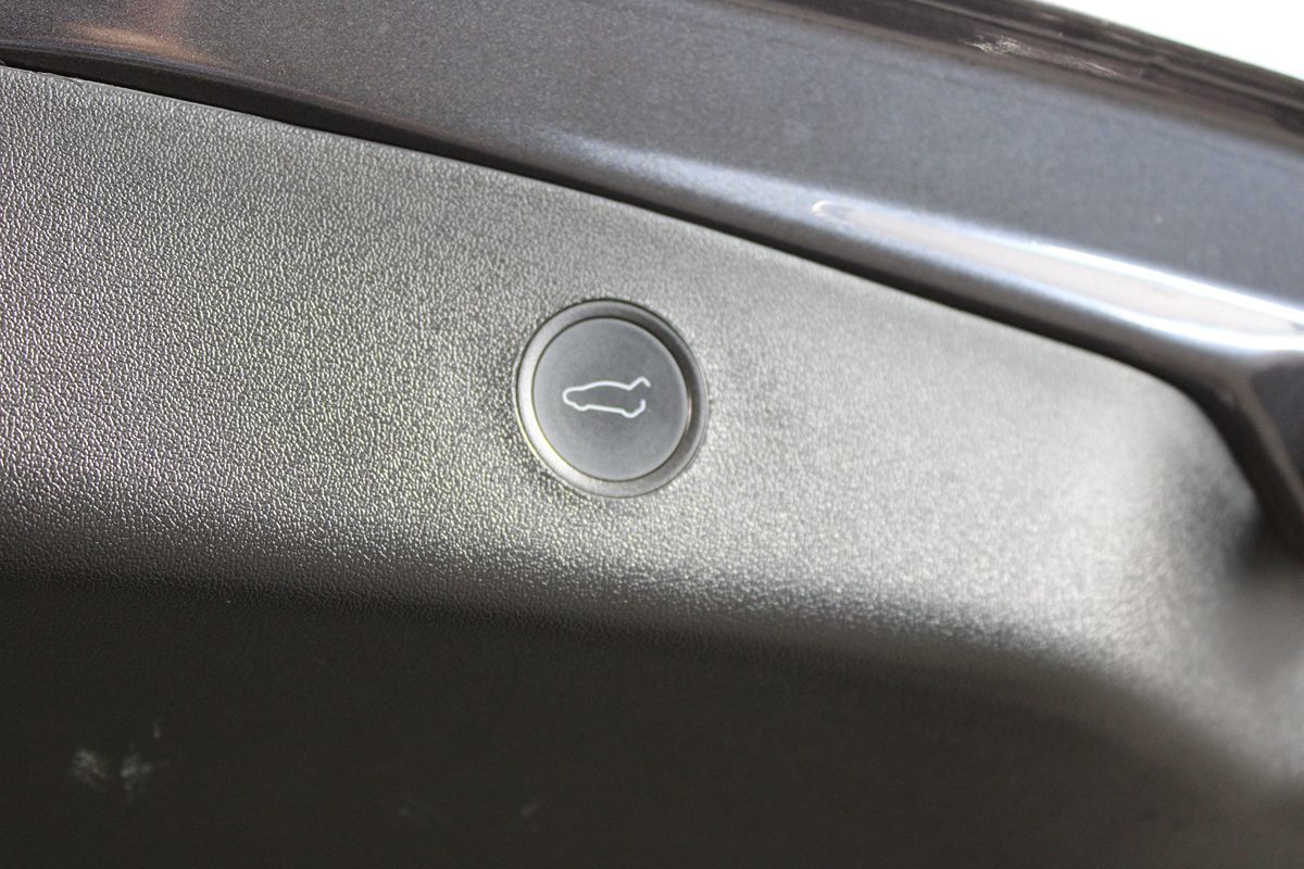 2021 Tesla Model 3 Standard Range Plus photo 23