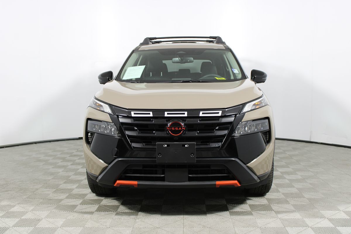2025 Nissan Rogue SV photo 2