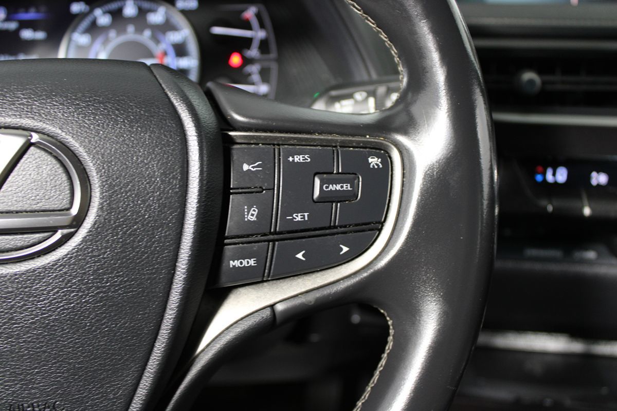 2022 Lexus UX 200 photo 12
