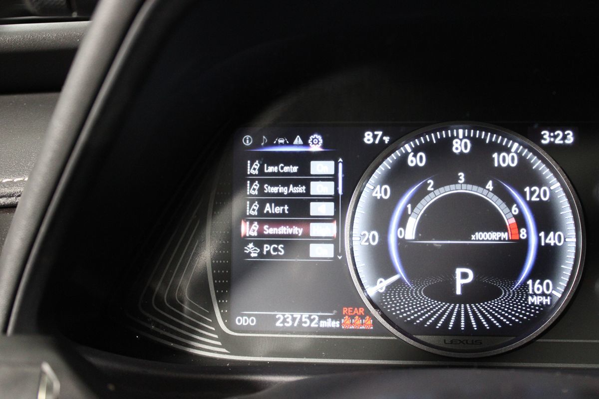 2022 Lexus UX 200 photo 11