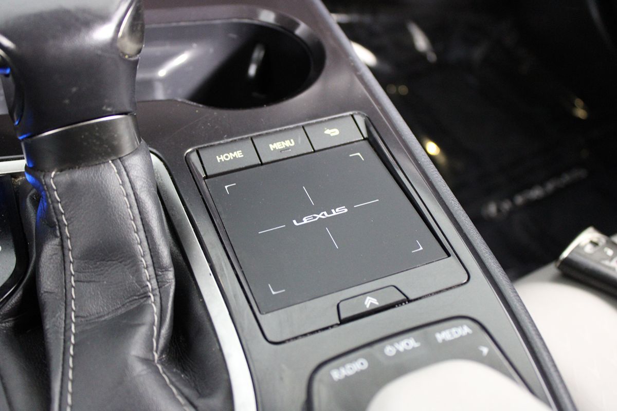 2022 Lexus UX 200 photo 21