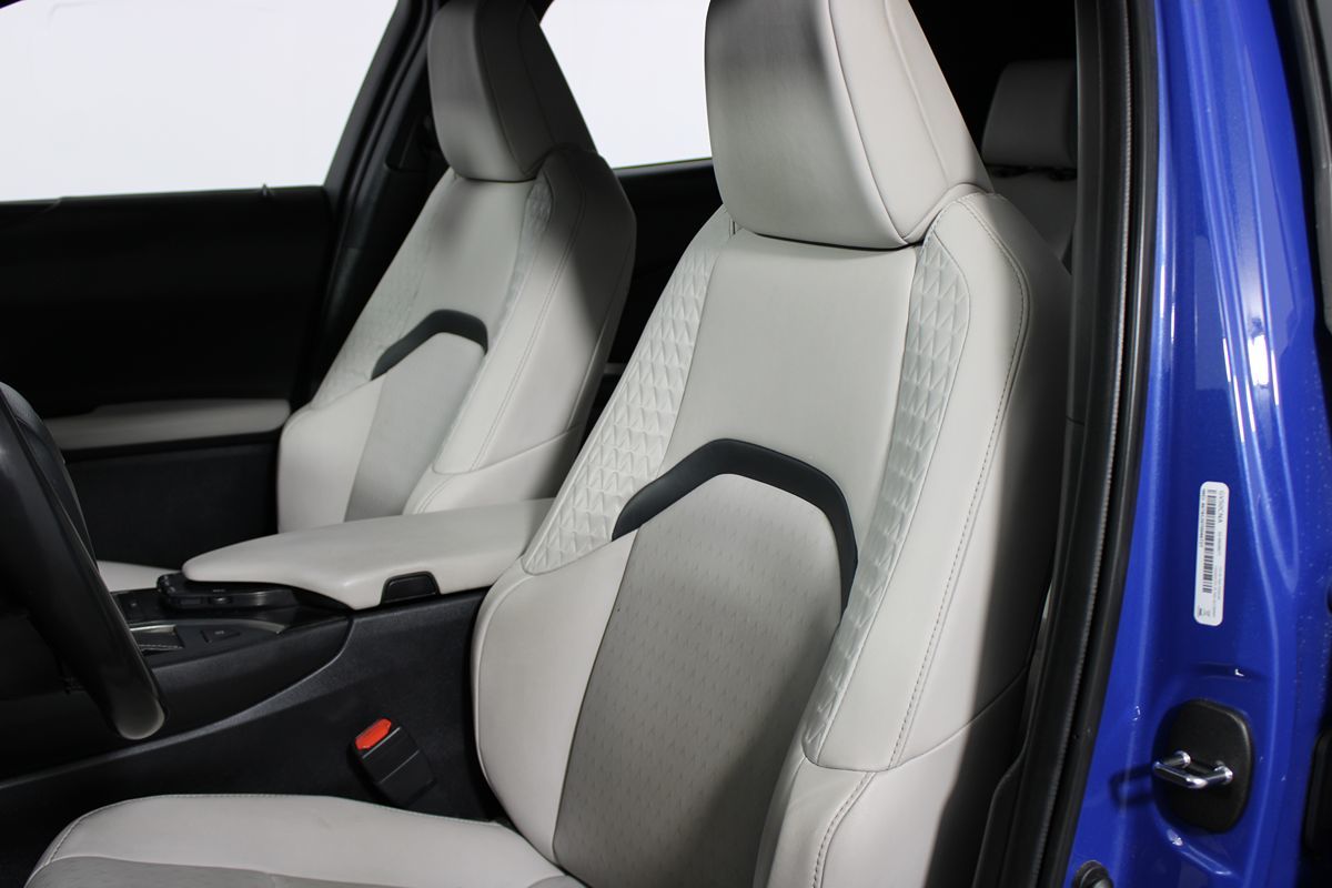 2022 Lexus UX 200 photo 7