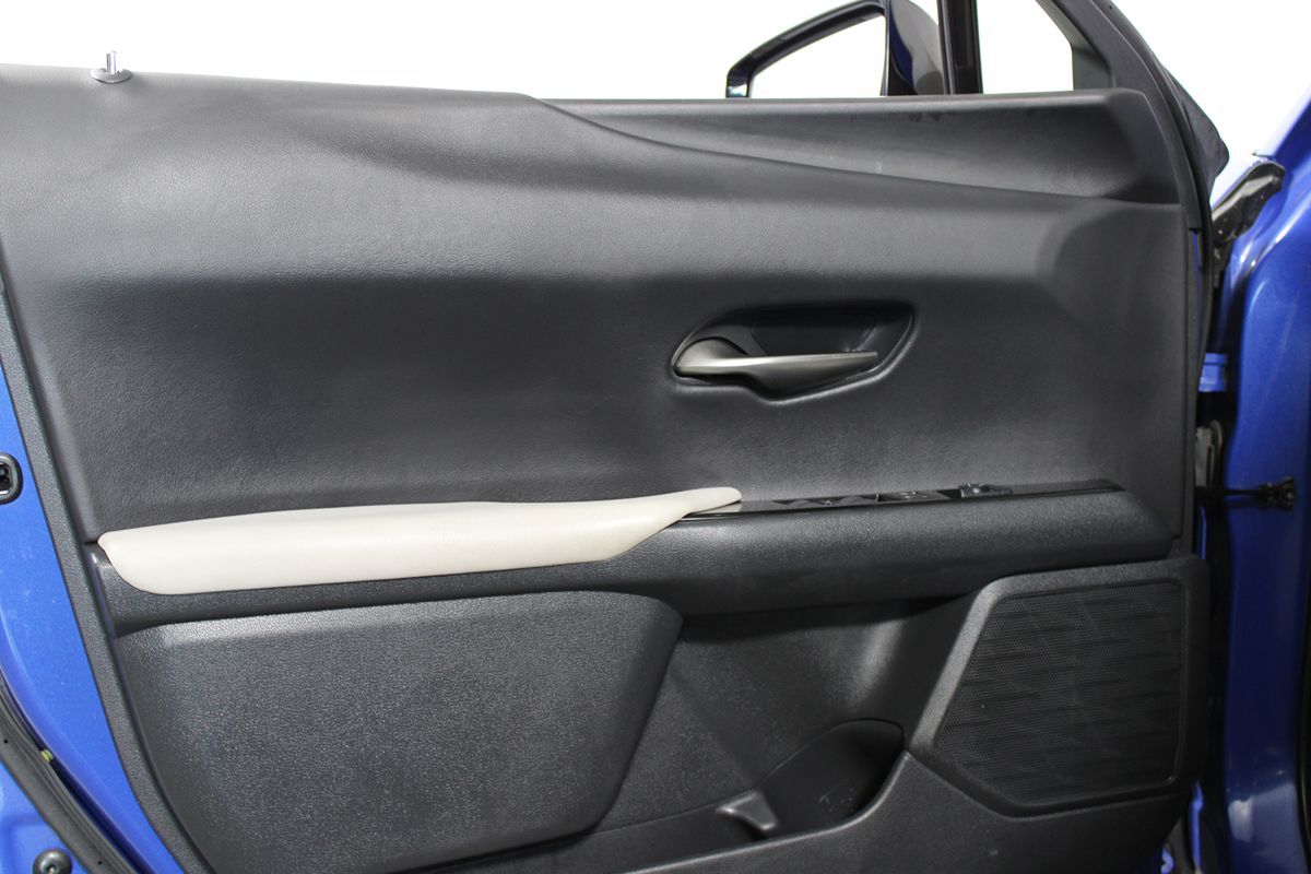 2022 Lexus UX 200 photo 6