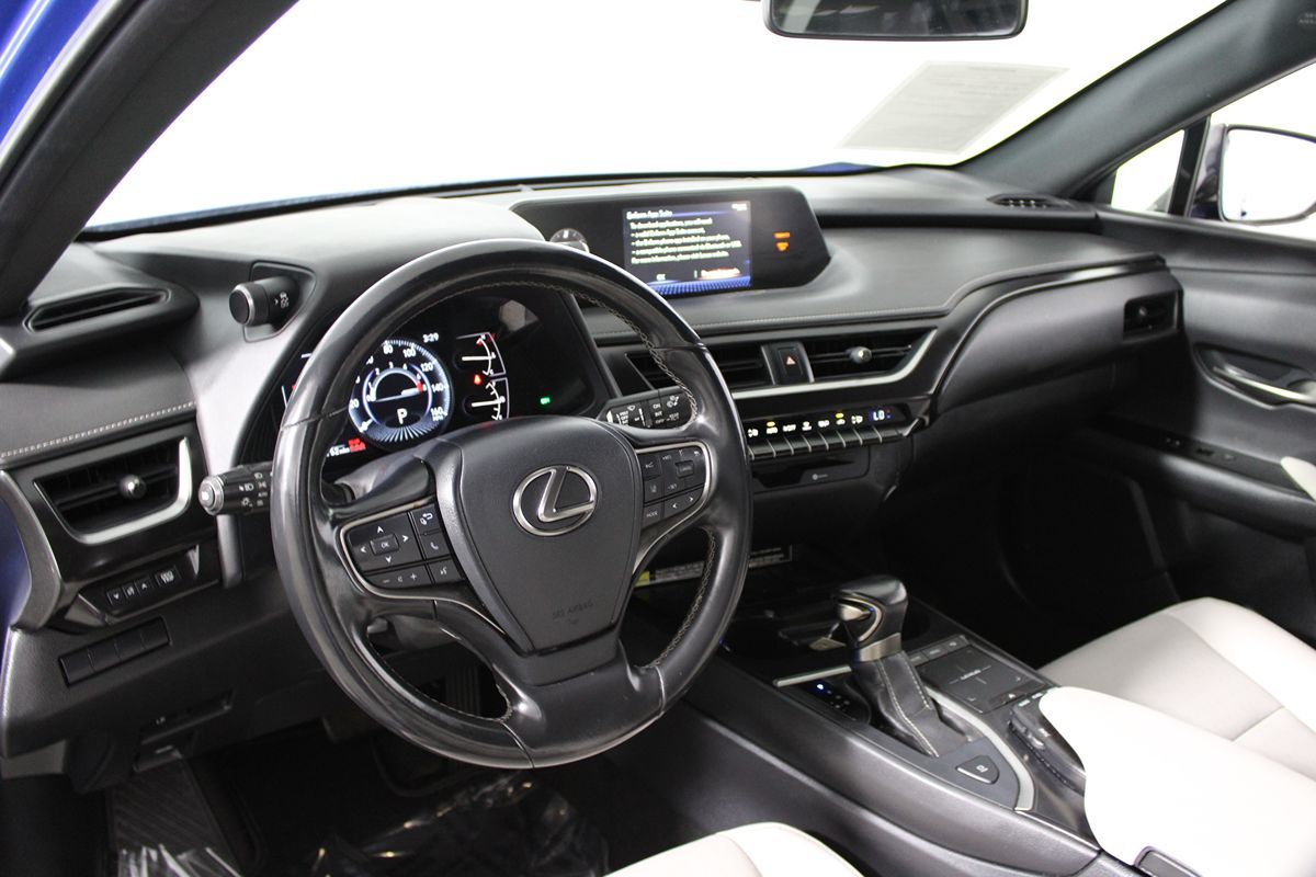 2022 Lexus UX 200 photo 4