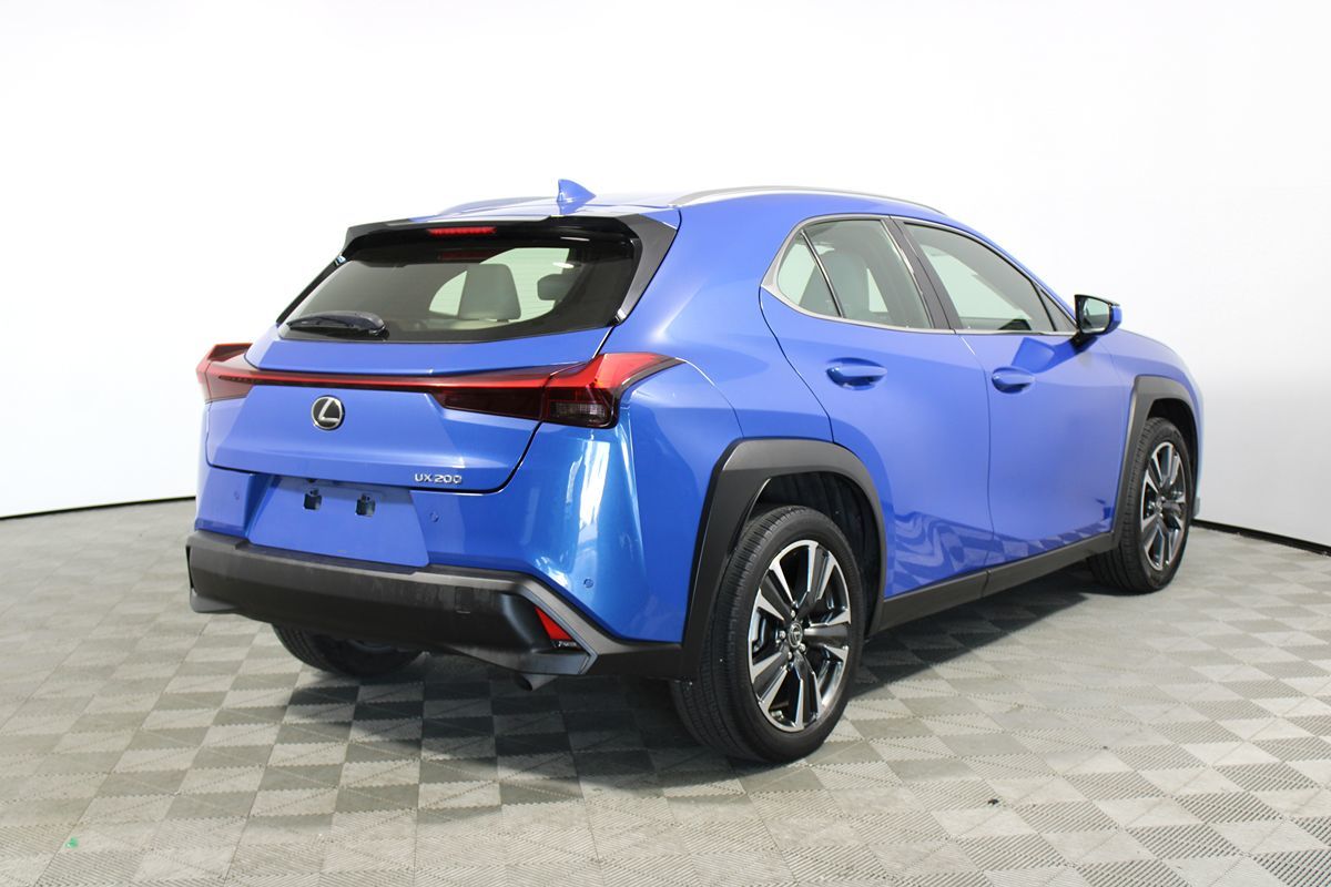 2022 Lexus UX 200 photo 31