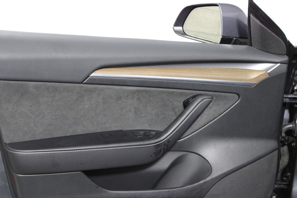 2023 Tesla Model 3 Performance photo 4