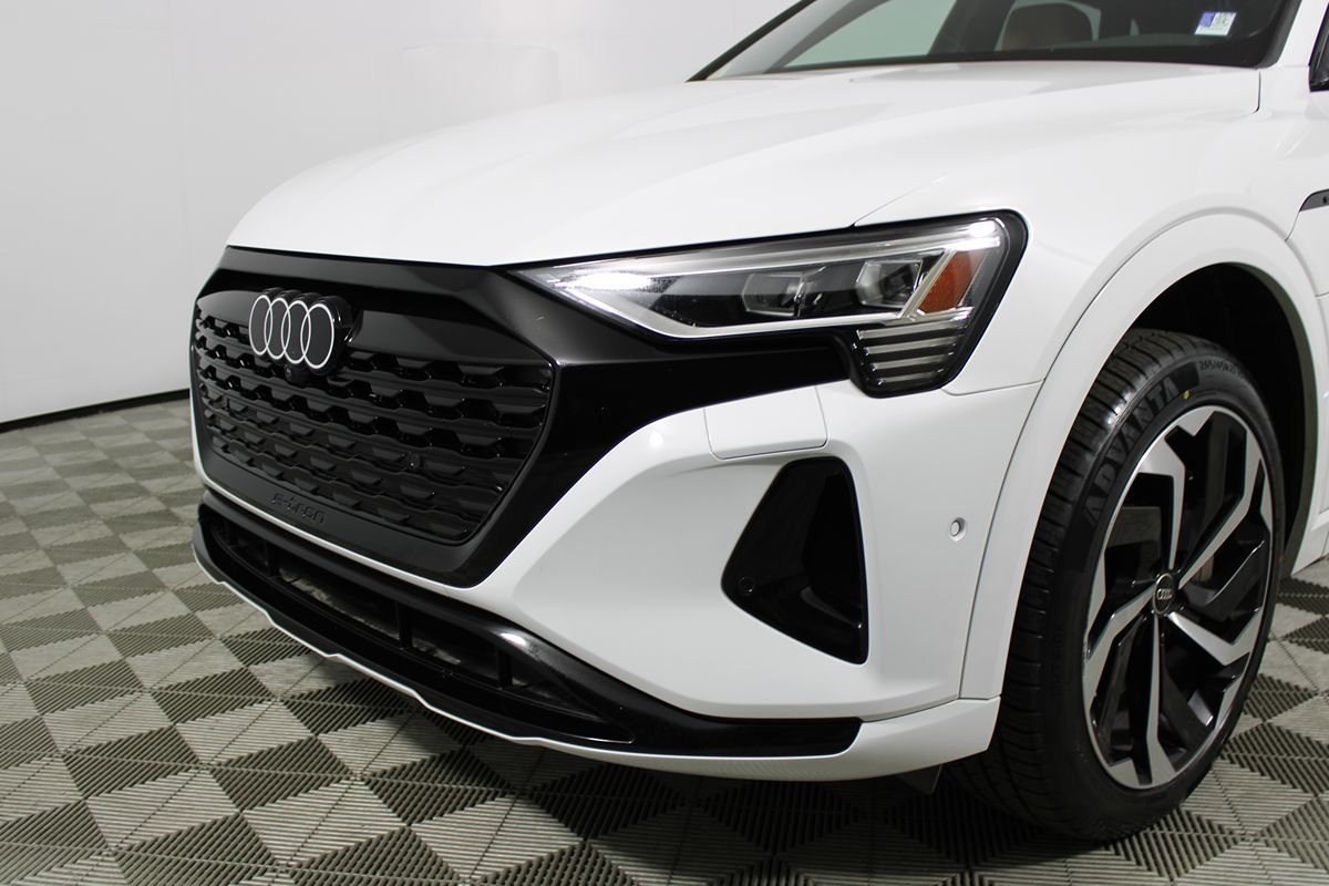 2024 Audi Q8 E-tron Premium Plus photo 3