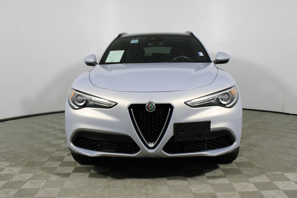 2022 Alfa Romeo Stelvio Ti photo 2