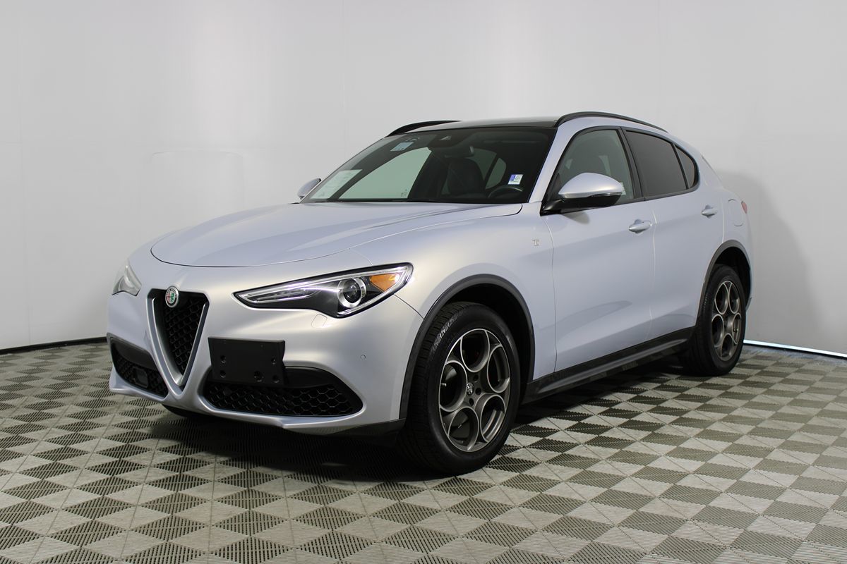 2022 Alfa Romeo Stelvio Ti photo 3