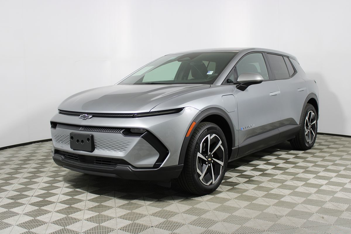 2025 Chevrolet Equinox EV 1LT photo 3