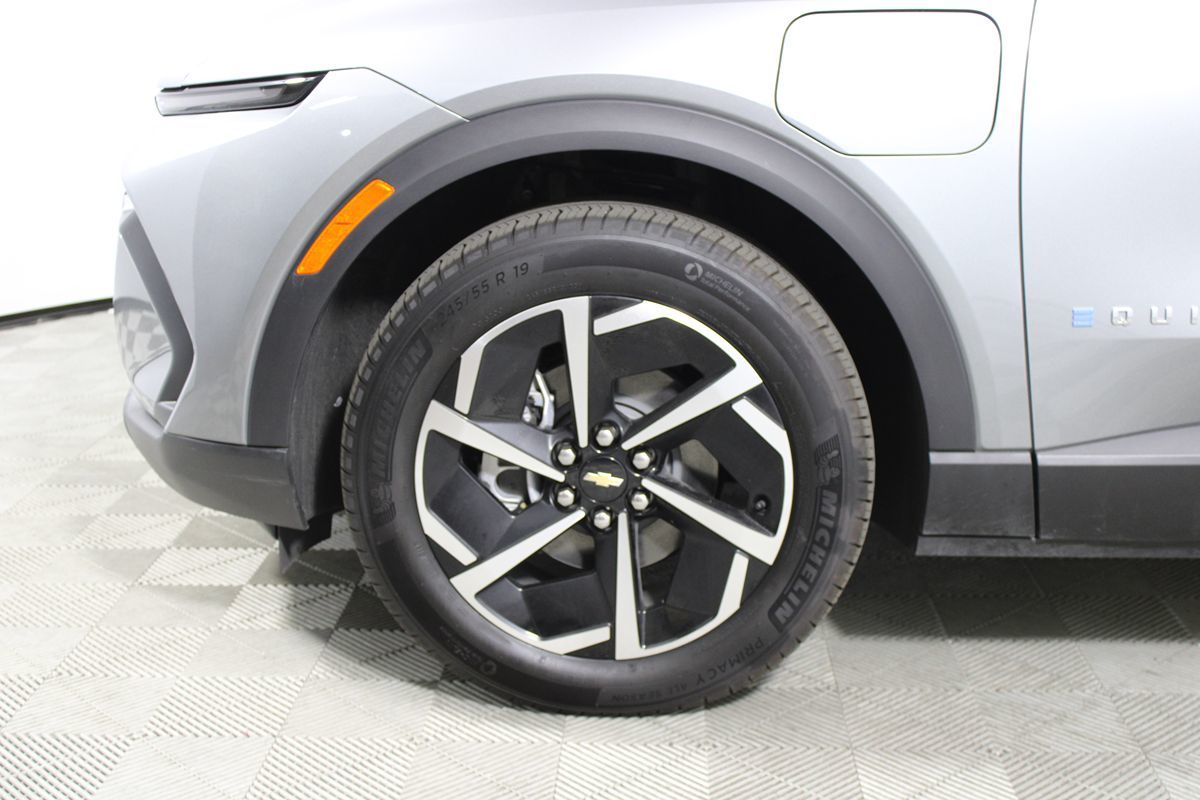 2025 Chevrolet Equinox EV 1LT photo 4