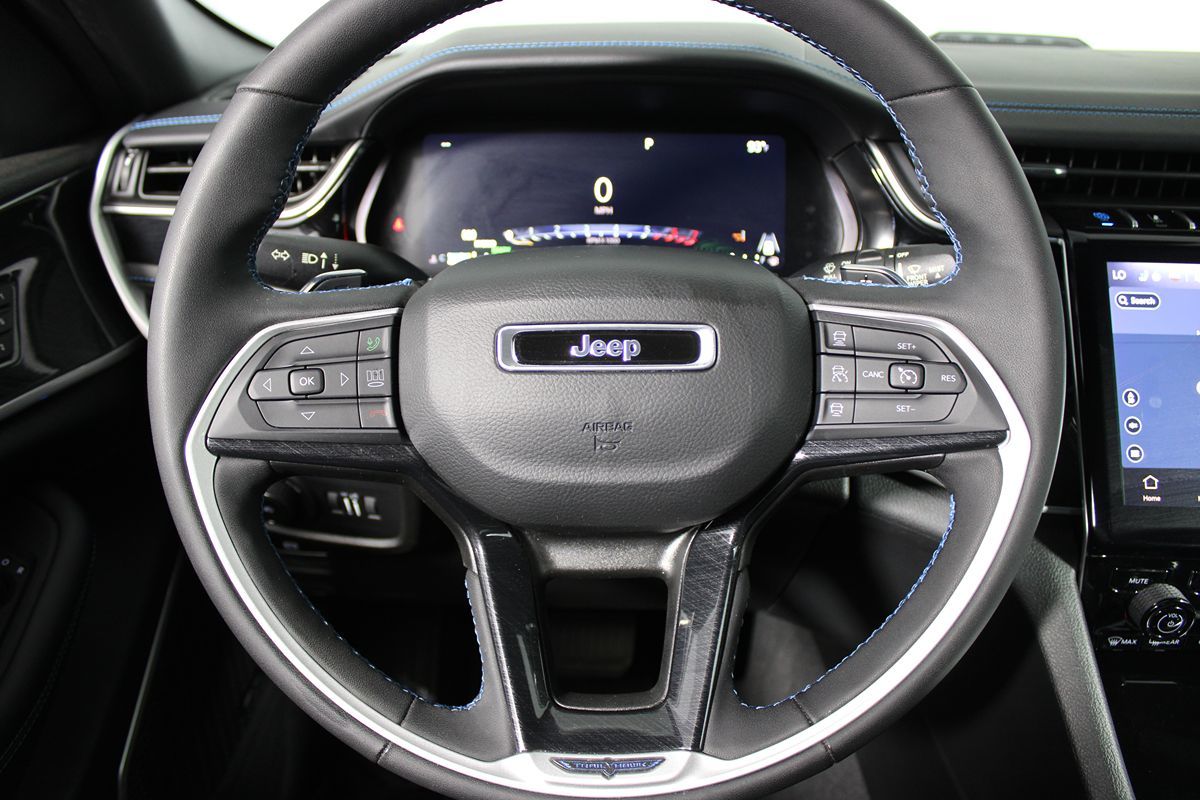 2023 Jeep Cherokee Trailhawk 4xe photo 3