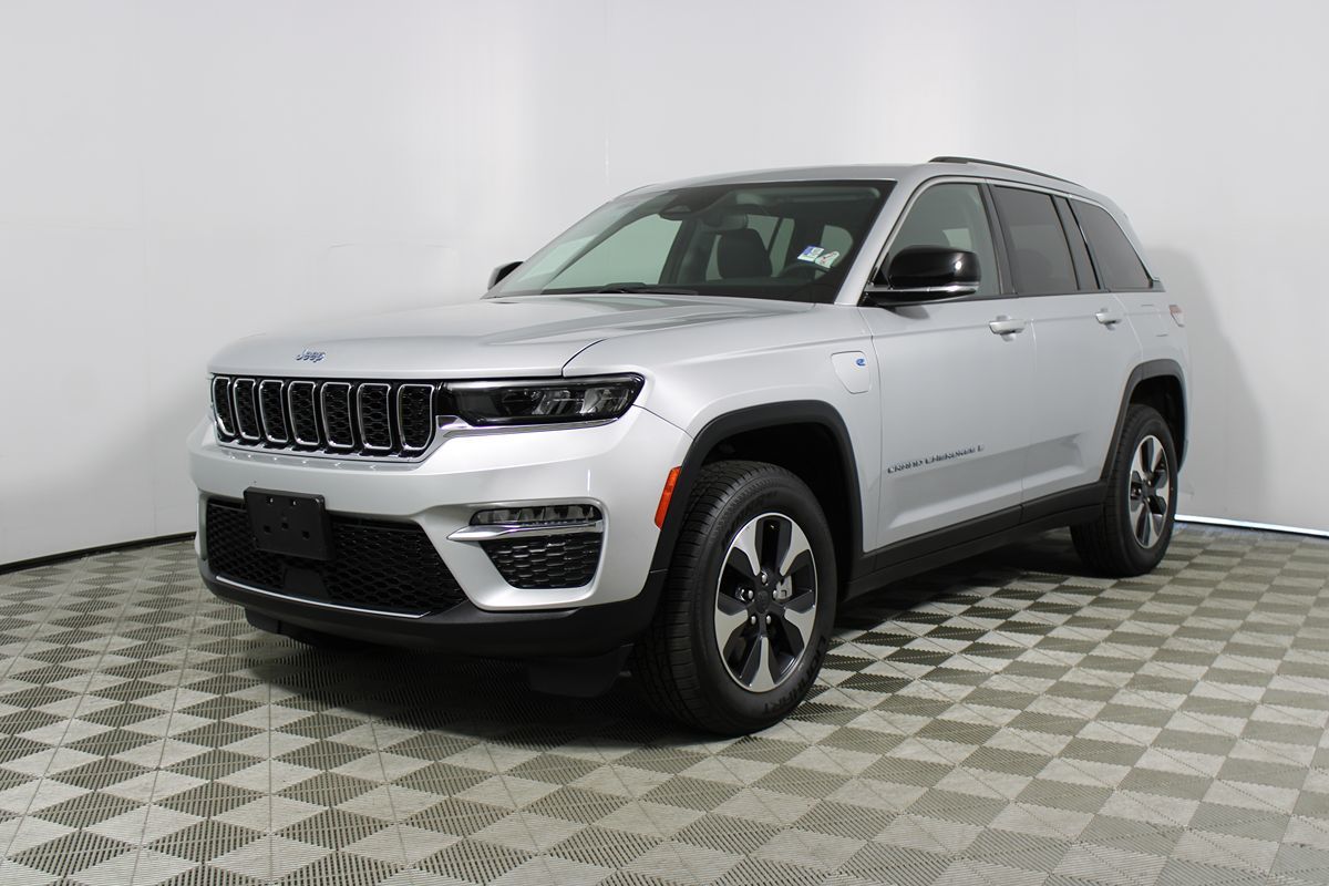 2023 Jeep Cherokee 4xe photo 3