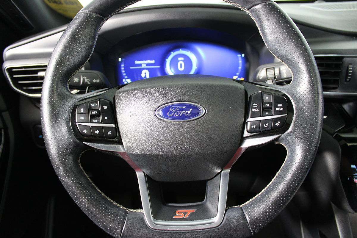 2022 Ford Explorer ST photo 2