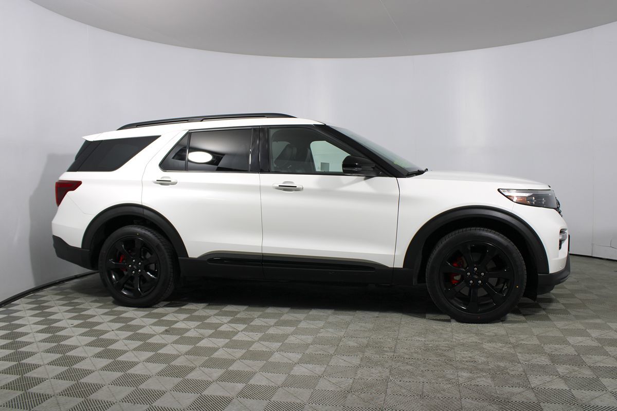 2022 Ford Explorer ST photo 17