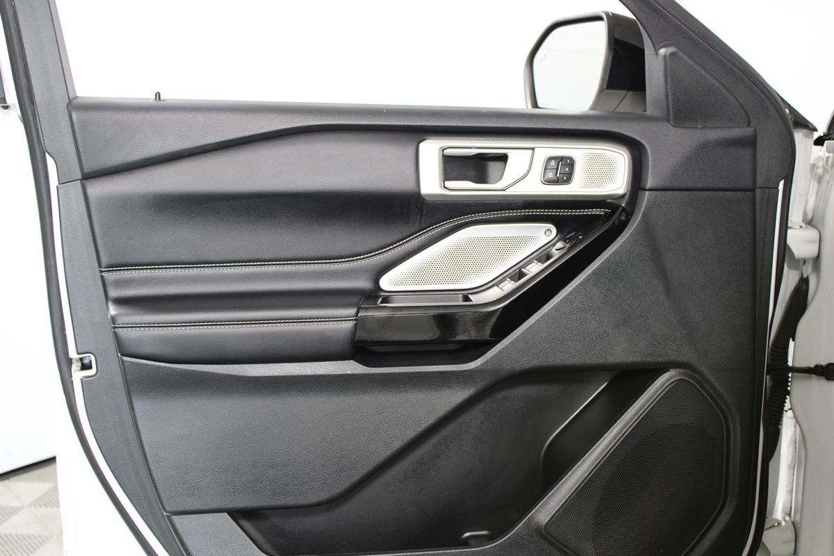2022 Ford Explorer ST photo 32