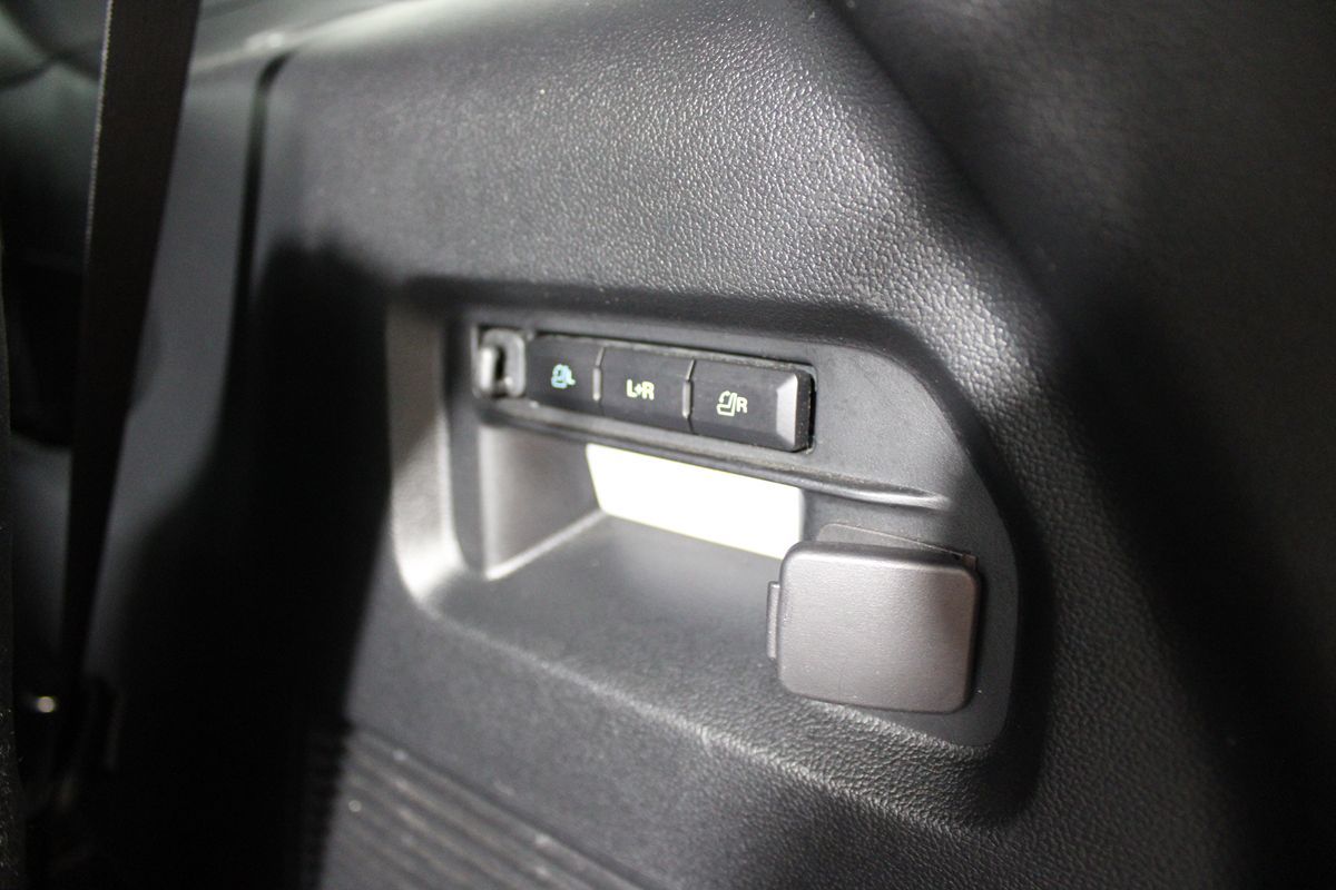 2022 Ford Explorer ST photo 41