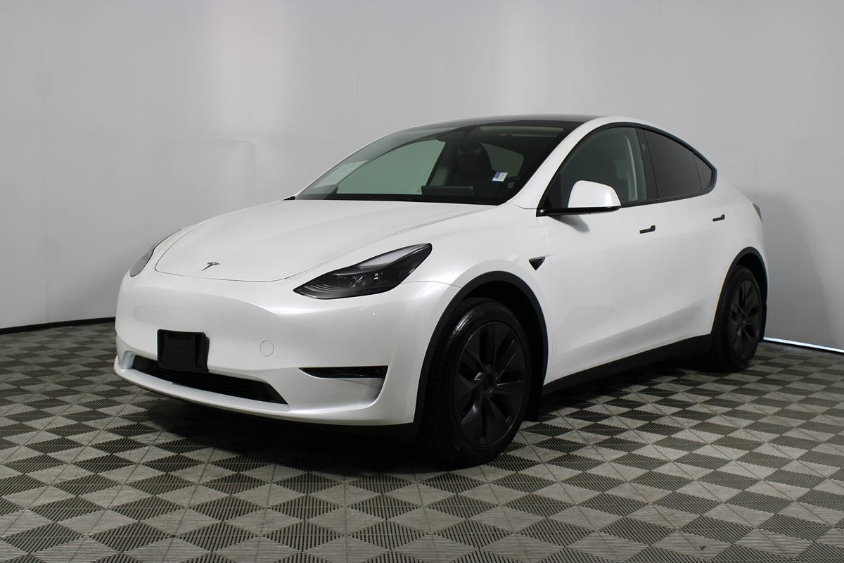 2025 Tesla Model Y Long Range photo 3