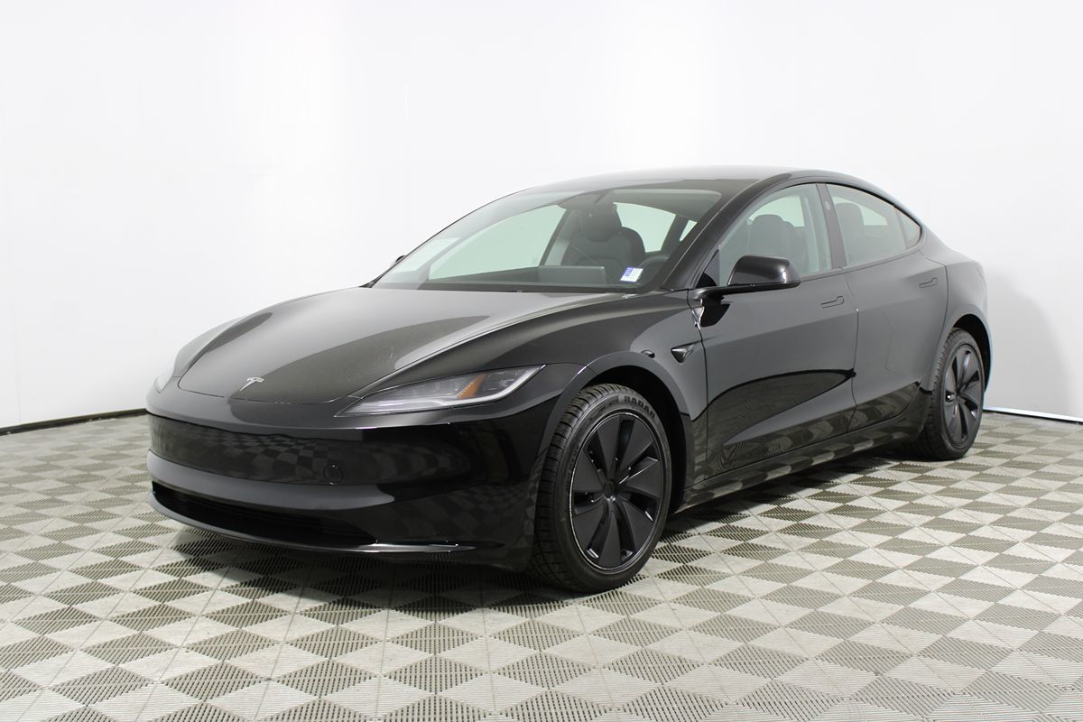 2025 Tesla Model 3 Long Range photo 3