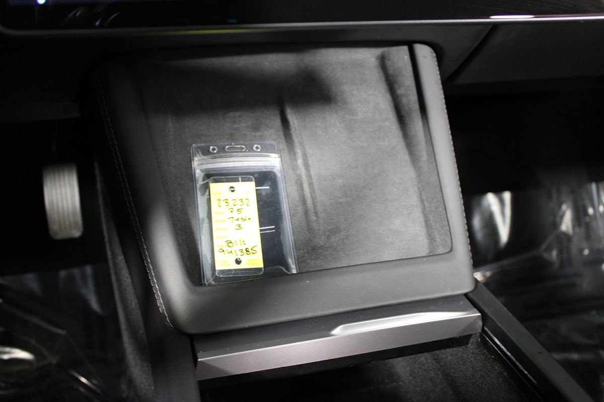 2025 Tesla Model 3 Long Range photo 11