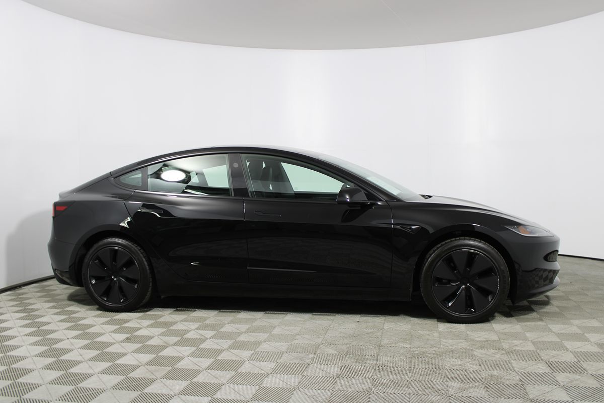 2025 Tesla Model 3 Long Range photo 28