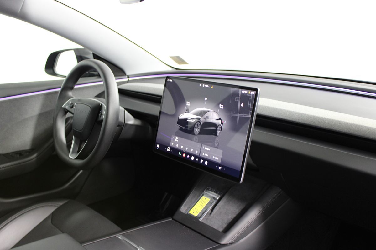 2025 Tesla Model 3 Long Range photo 9