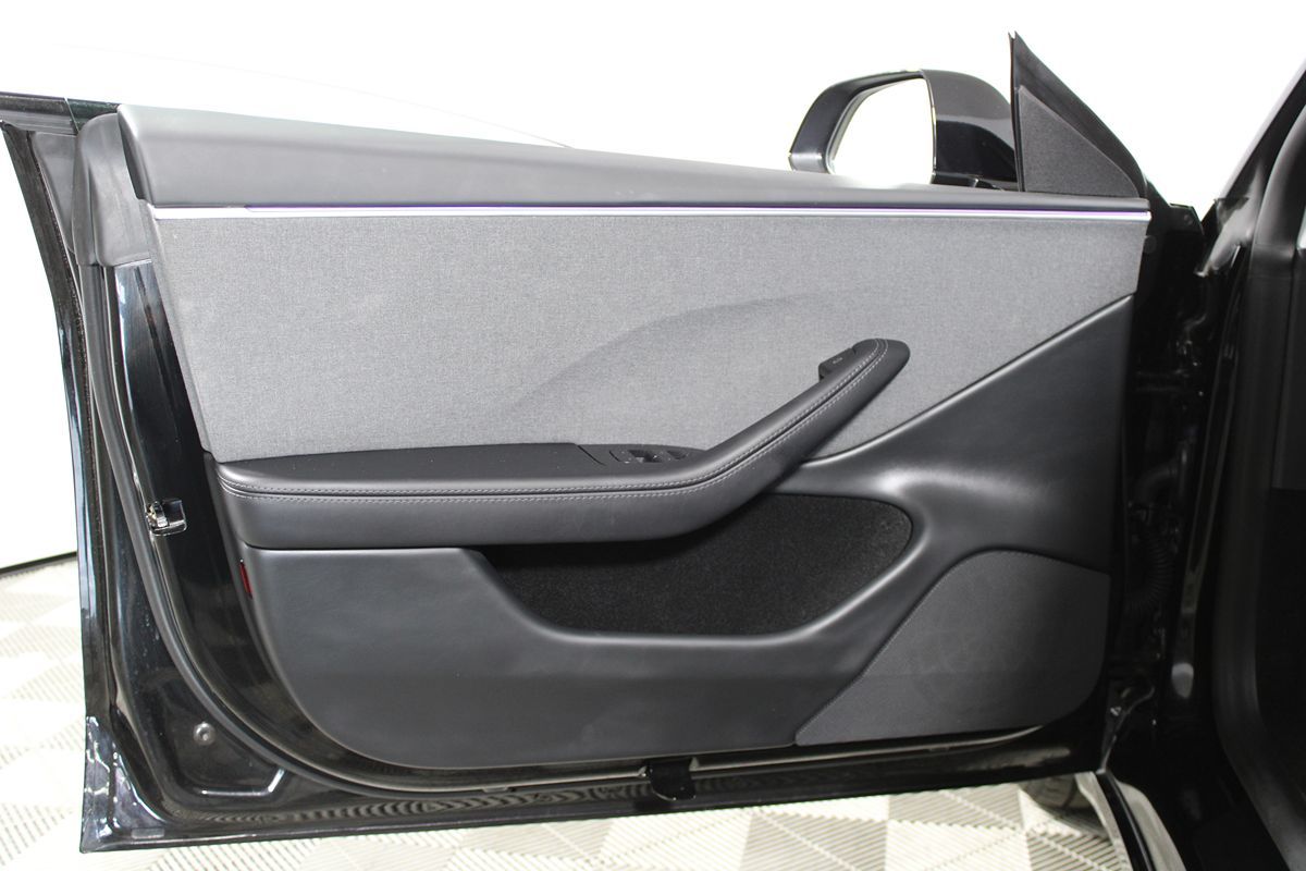 2025 Tesla Model 3 Long Range photo 4