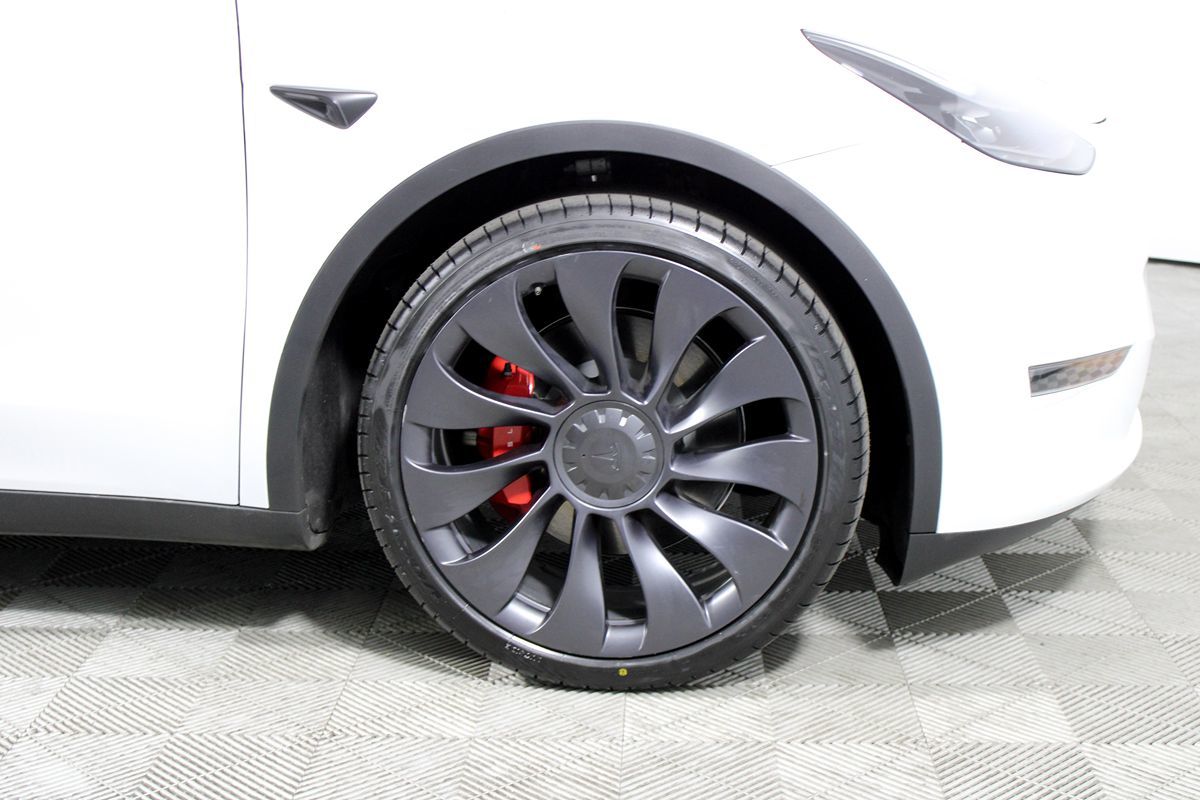 2024 Tesla Model Y Performance photo 14