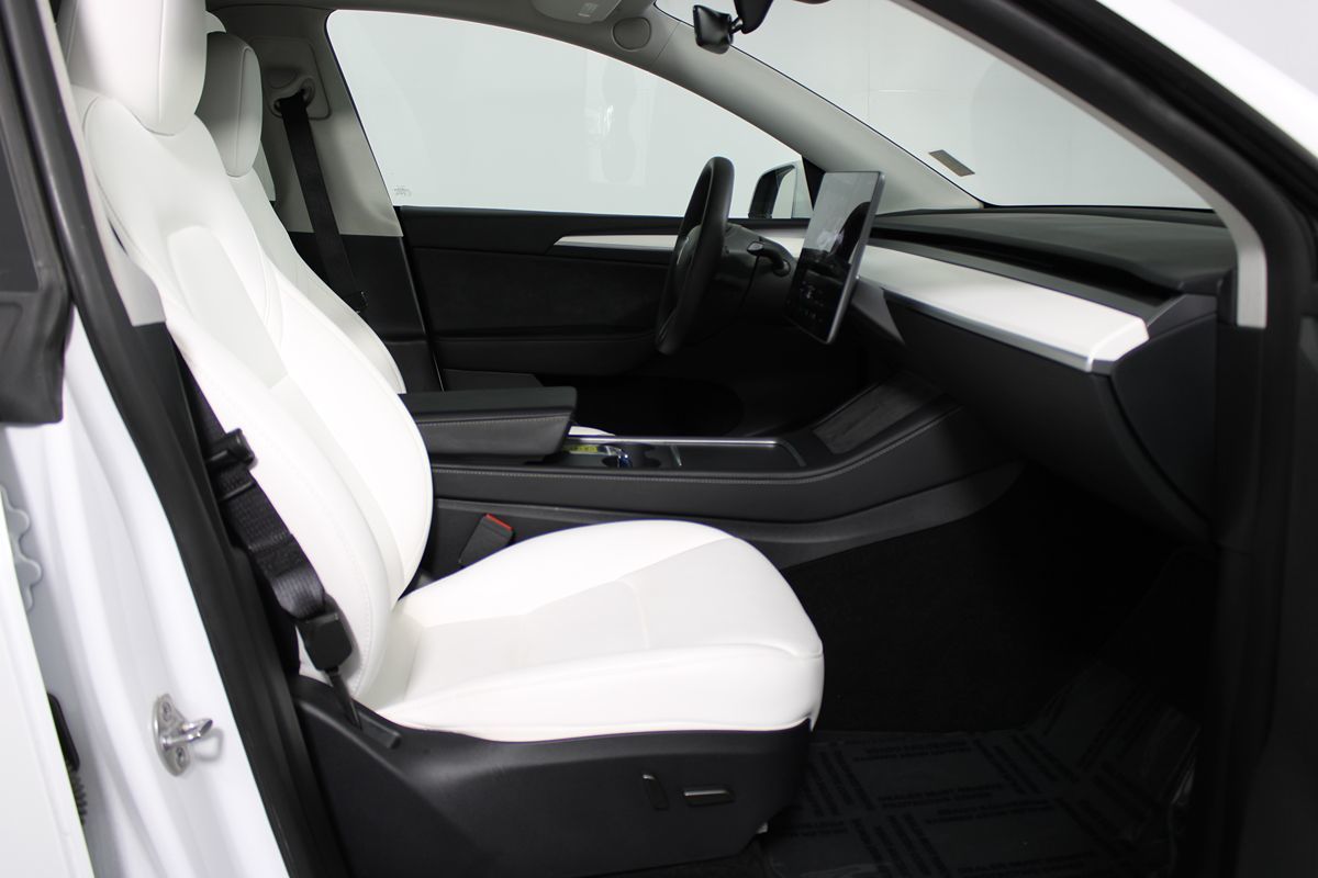 2024 Tesla Model Y Performance photo 15