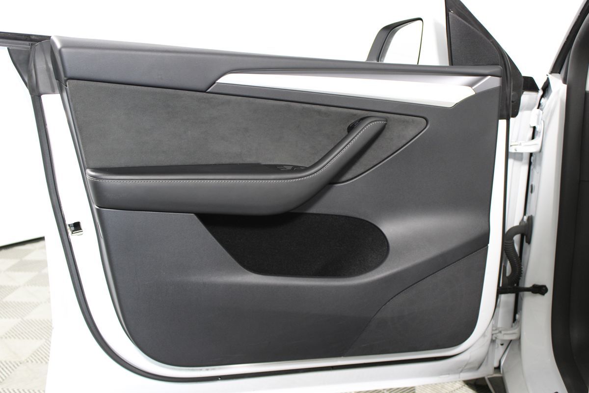 2024 Tesla Model Y Performance photo 22