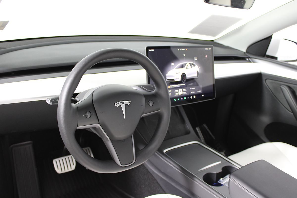 2024 Tesla Model Y Performance photo 23