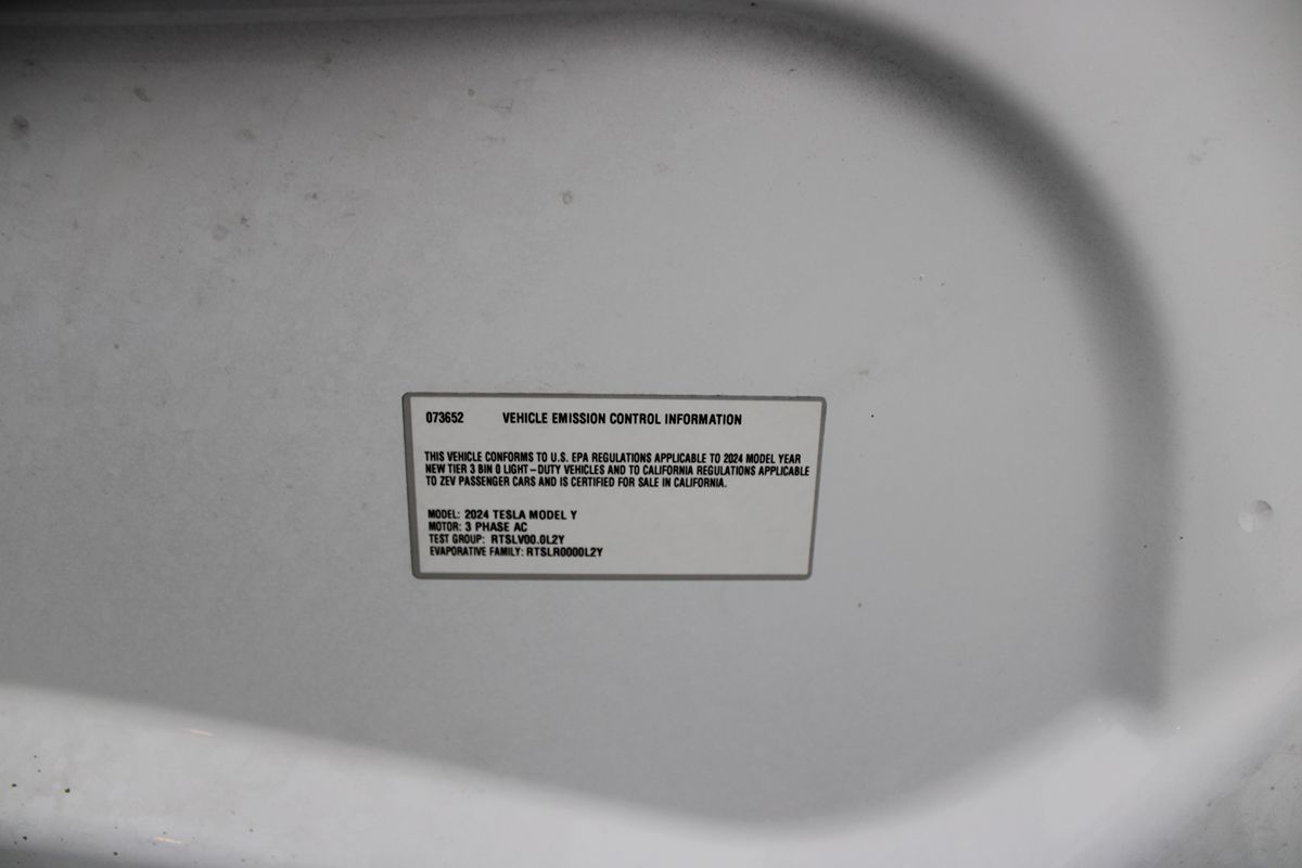2024 Tesla Model Y Performance photo 25
