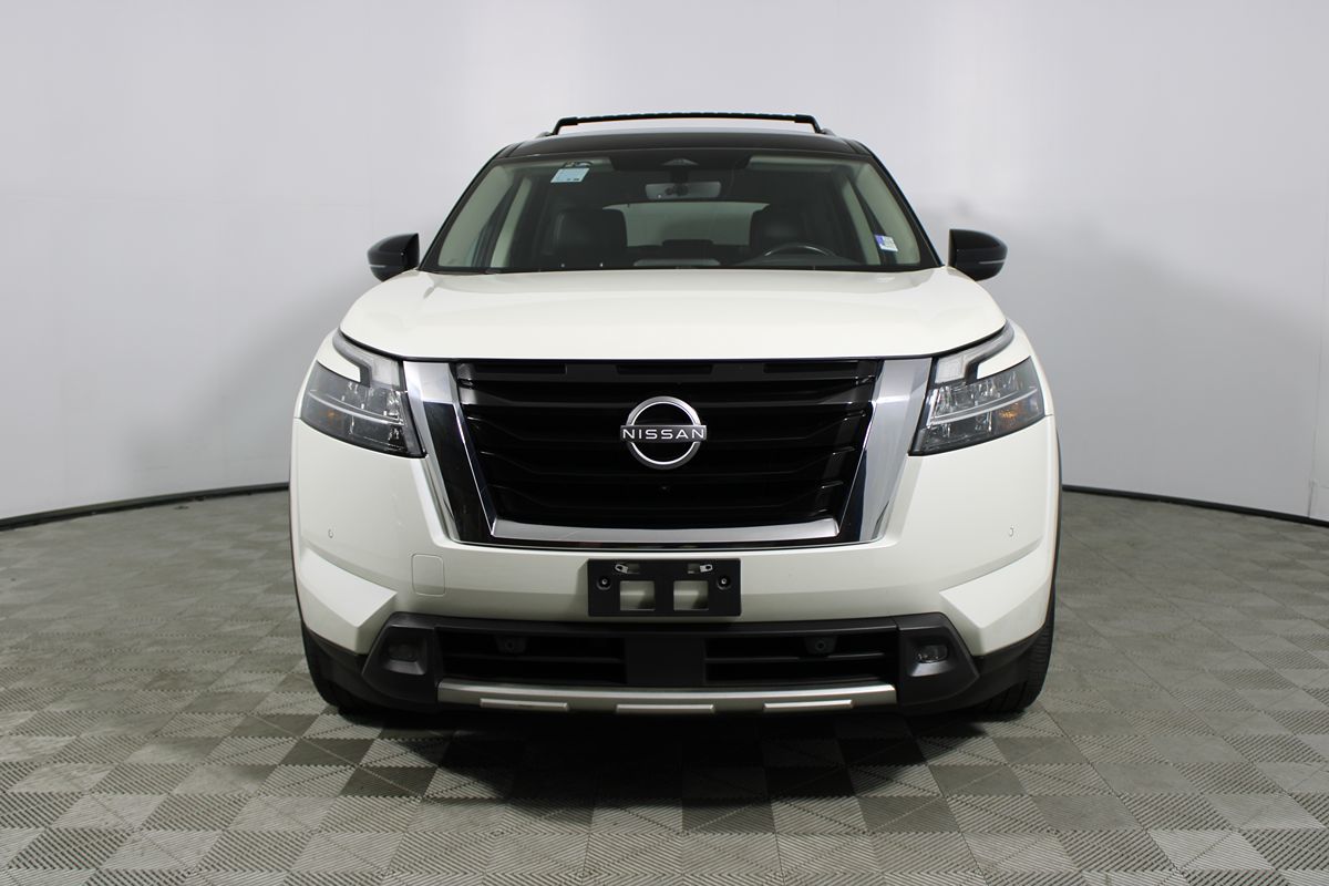 2023 Nissan Pathfinder SL photo 2