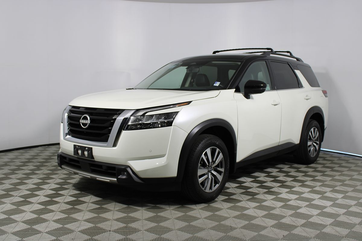 2023 Nissan Pathfinder SL photo 3