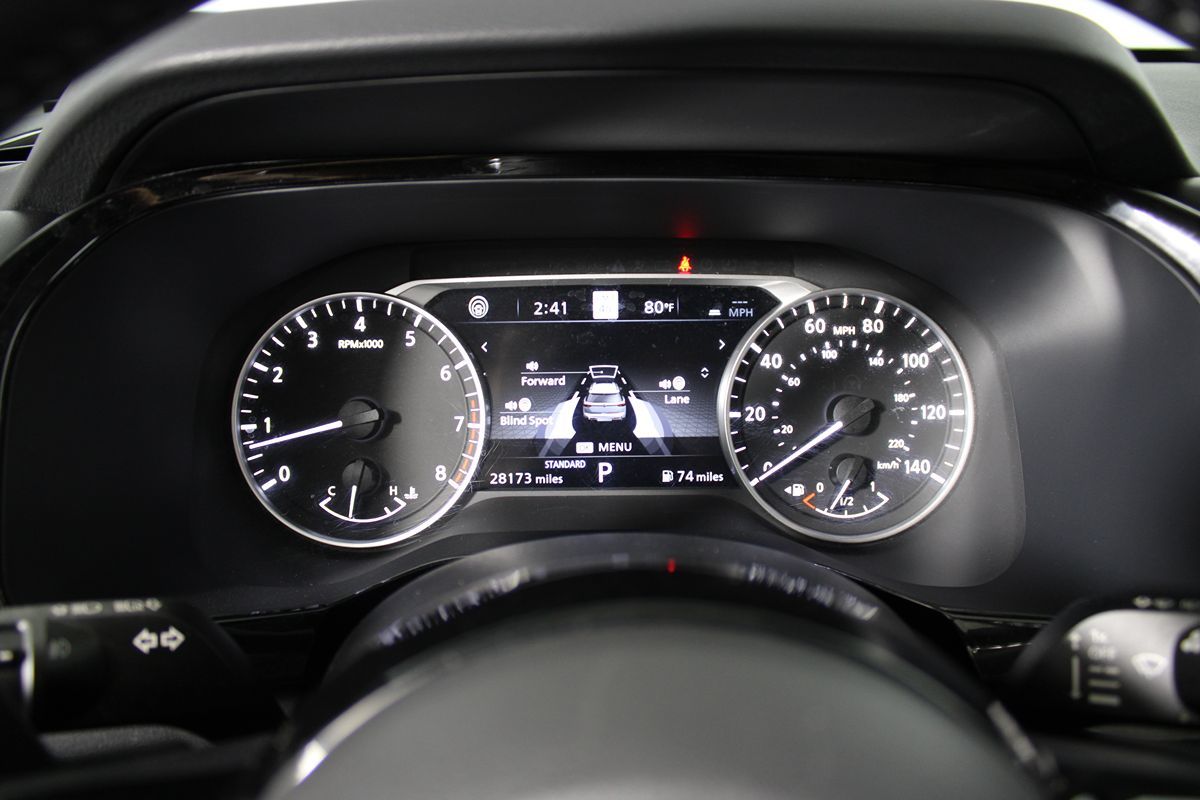 2023 Nissan Pathfinder SL photo 5