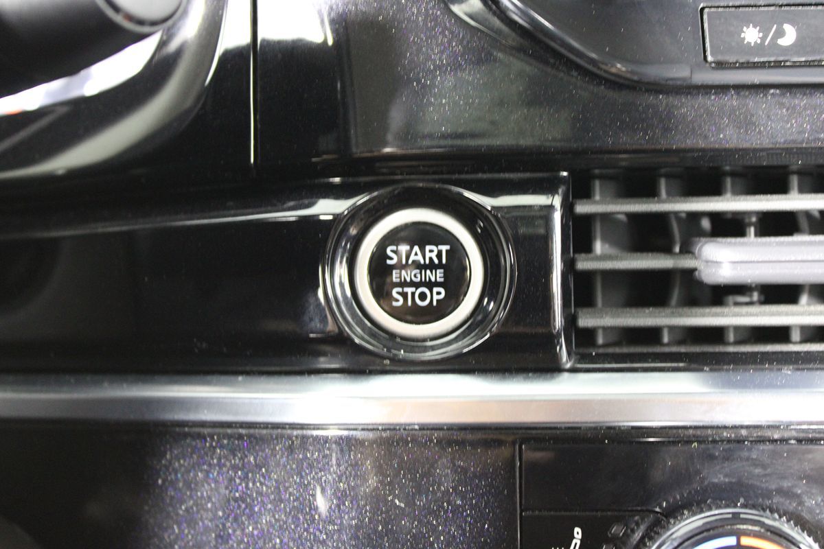 2023 Nissan Pathfinder SL photo 6