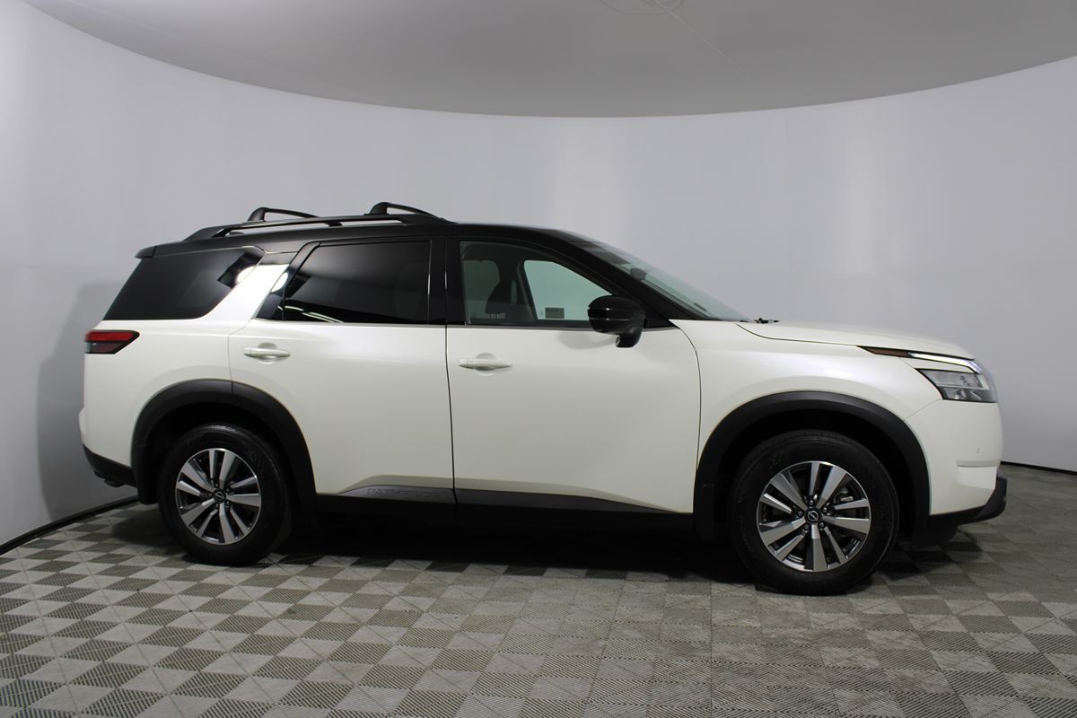 2023 Nissan Pathfinder SL photo 13