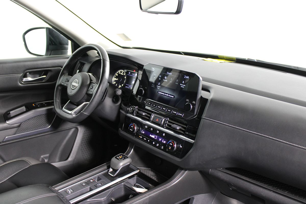 2023 Nissan Pathfinder SL photo 16