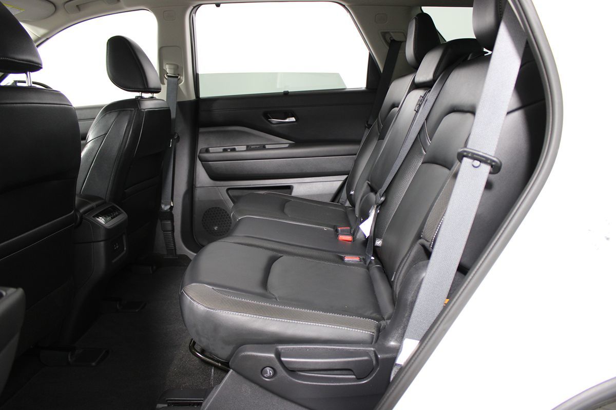 2023 Nissan Pathfinder SL photo 25