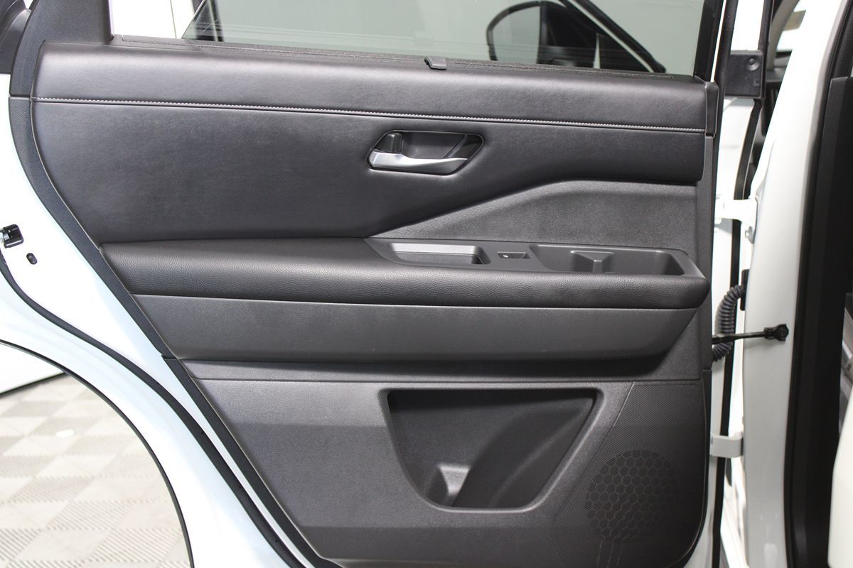 2023 Nissan Pathfinder SL photo 28