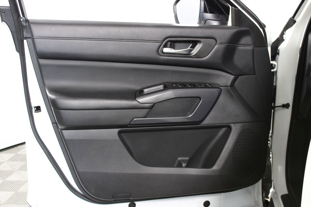 2023 Nissan Pathfinder SL photo 30