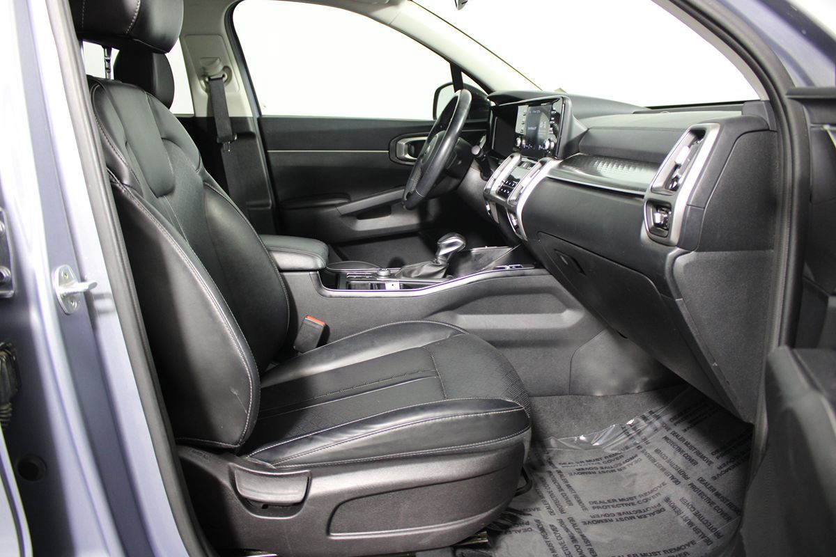 2021 Kia Sorento S photo 17