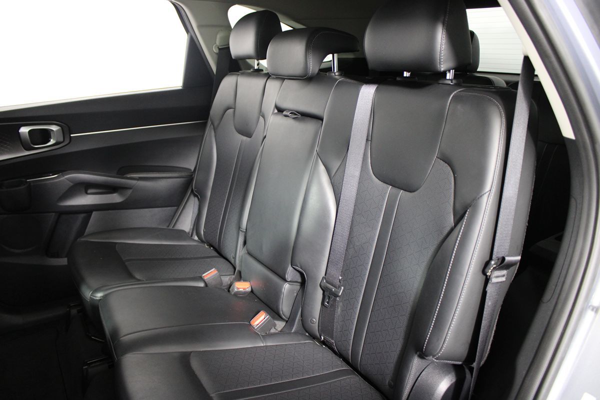 2021 Kia Sorento S photo 24