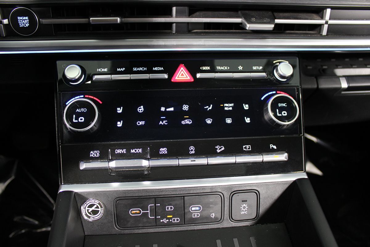 2024 Hyundai Santa Fe Limited photo 8