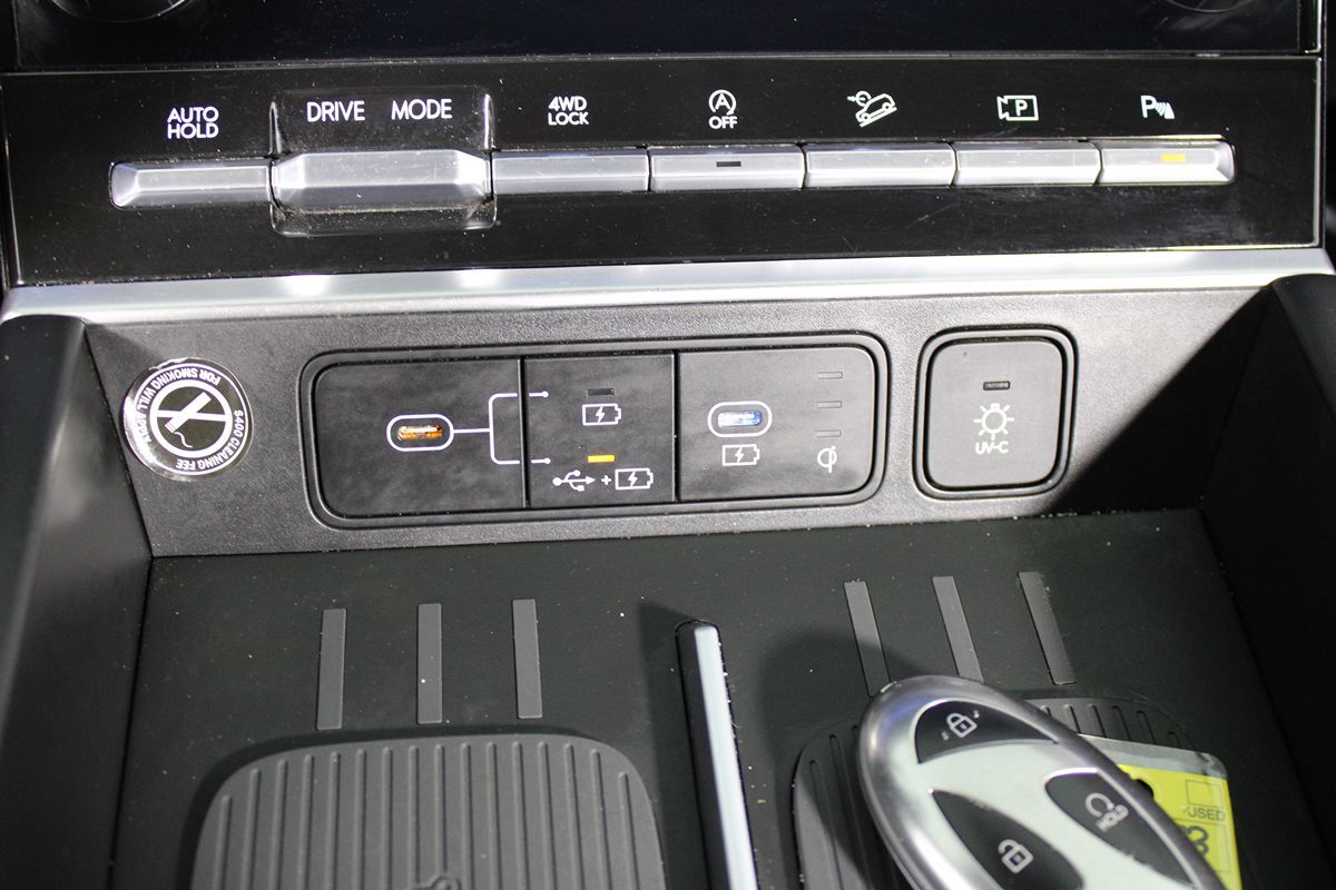 2024 Hyundai Santa Fe Limited photo 9