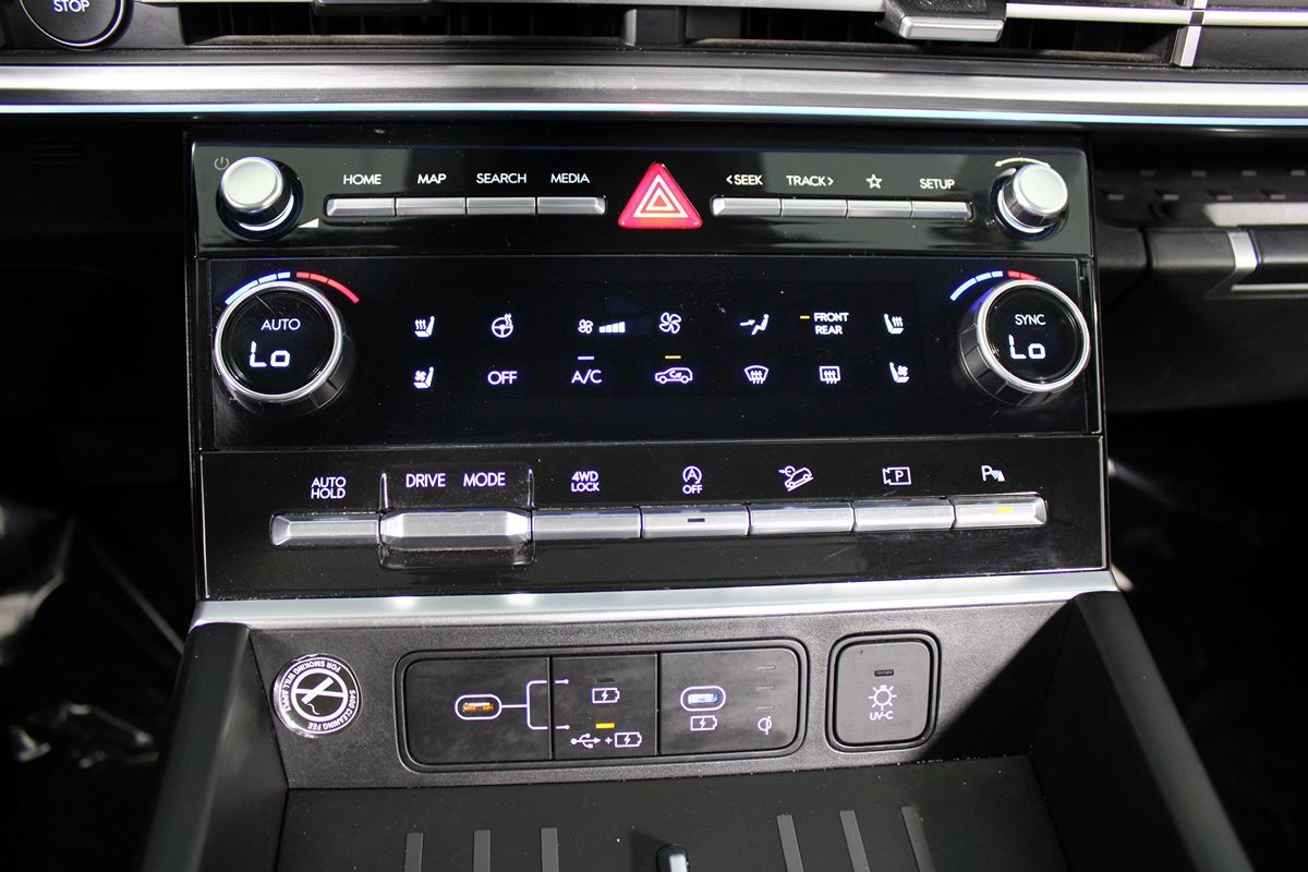 2024 Hyundai Santa Fe Limited photo 16