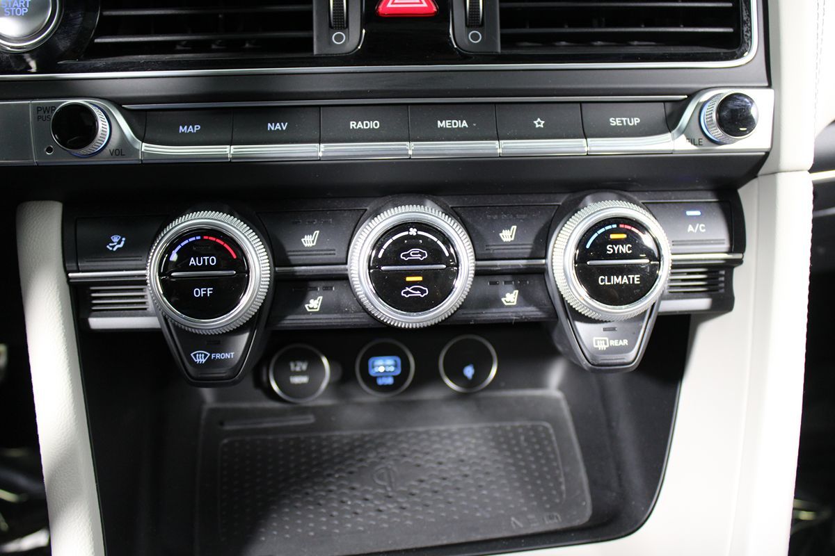 2023 Genesis G70 2.0T Sport Prestige photo 8